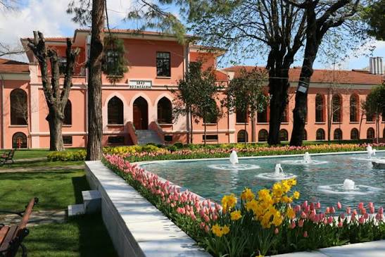 Bezmiâlem Vakıf Üniversitesi'nde Yaşam: Yerleşkeler, öğrenci kulüpleri,  kütüphane ve araştırma merkezleri