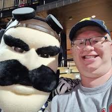 Big Daddy Cane (@Beg4MNY)