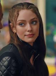 What went wrong with legacies?? The one thing I found wrong with it is that  Alaric is running a supernatural school.