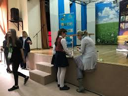 Ana Alfianu și Fanii Ei La Casa Copilăriei De La Filit Suplimentul De Cultură