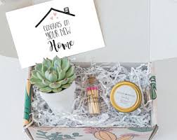 If you're welcoming new tenants into your rental, here are some easy welcome gift ideas to make them feel at home. Welcome Home Gifts Etsy