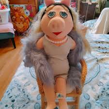 Was the Piggly Wiggly business in Howards Grove sold?