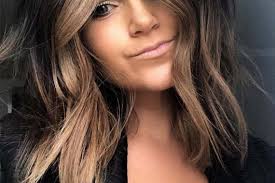 Rafaelbertolucci1 via instagram, teteclementino via instagram no wonder that many girls dream about curly hairstyle, so here's an idea: Gorgeous Face Framing Long Bob Hairstyles For Women 2019 Stylezco