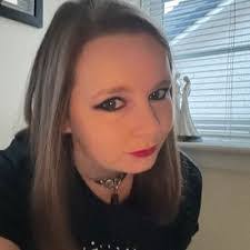 Leanne Cox's Instagram, Twitter & Facebook