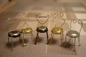 シャンパンチェアのアイデア色々 背もたれにするワイヤーの形をアレンジすることでいろんなバリエーションのシャンパンチェアにすることができます ワインコルクアート ワインコルククラフト コルクアート