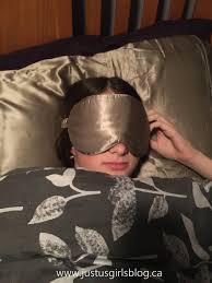 Pm sleep center of la crosse is proud to showcase bedroom furniture from wisconsin's very own country builders! Sleep Country S Pur Silk Pillow Case Eye Mask Set Review Holidaygiftguide Just Us Girls