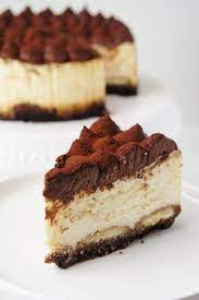 Einen boden mit der hälfte der erdbeercreme bestreichen und einen zweiten boden auflegen. Tiramisu Cheesecake Mit Mascarpone Quark Creme Cheesecake Tiramisu Tiramisucheesecake Kuchen Lecker Backen Kuchen Ohne Backen