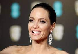 This week, star reports angelina jolie is frightfully thin as she cuts down on meals as a way of coping with the stress of her ongoing custody. Angelina Jolie Is Weer Aan Het Daten