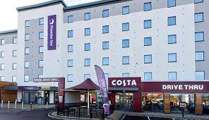 The premier inn reading central is situated in reading city centre, opposite the oracle shopping centre. Reading South Reading Gateway M4 J11 Hotel Premier Inn