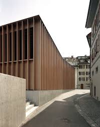 The Facade Must Make A Long Lasting Impression It Is Covered With A Series Of Thin Slabs Painte Architecture Exterior Building Design Minimalist Architecture