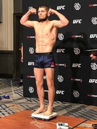 He's gone from 155lbs (11.1 stone) to 172lbs (12.2 stone) in the space of. How Khabib Cuts Weight How Much Does He Actually Weigh