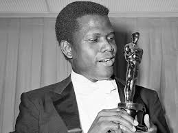 A black actor recives an Oscar :: Tpe103