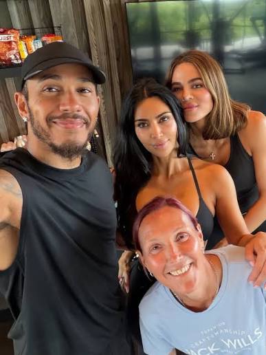 Kim Kardashian and Lewis Hamilton continue to make romance the headline,  sharing intimate glimpses of their relationship on social media. Between  affectionate moments and undeniable chemistry, the couple appears to be  enjoying