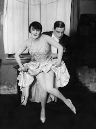 James cagney, humphrey bogart, gladys george after the wwi armistice lloyd hart (jeffrey lynn) goes back to practice law, former saloon keeper george hally. Roaring 20s Photos Jazz Age Jazz Speakeasies And Exuberance A Look Back At The Real Roaring 20s