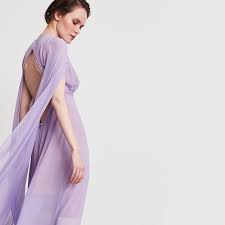 Il cinico mondo della moda in una commedia glamour e un po' buonista. Abiti Da Cerimonia Noleggio Abiti Online Su Drexcode