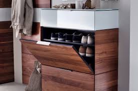 Garderobenschränke mit türen haben den weiteren vorteil, dass ihre oberbekleidung vor staub und verblassung durch licht geschützt ist. Wittenbreder Garderobe Novara Nussbaum Glas Weiss Mobel Letz Ihr Online Shop