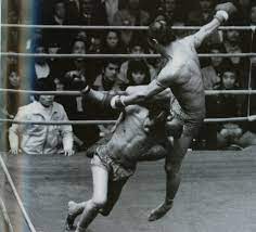 こんにちは。坊主です。 今回は、元キックボクサーの沢村 忠さんを取り上げます。 「真空飛び膝蹴り」の必殺技で一躍有名になった彼ですが、ここに来て突然の死去が報じられ世間の注目を集めています。 一体、死因は何だったのでしょうか？ 沢村 忠が肺がんで死去 沢村さんの死去につい. Fkjkrjoxiyfp M