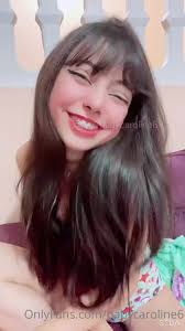 Baby Caroline Masturbando A Buceta Com Um Consolo - Cnn Amador