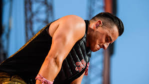 Andreas gabalier (born in graz on 21 november 1984) is an austrian folk singer. Andreas Gabalier Hat Sich Die Schulter Verletzt