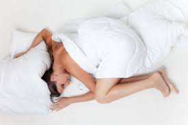 Quali posizioni del sonno favoriscono sogni erotici? - Il Ponte