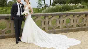 Sia che la decisione verta sui classici bridal dress lunghi o vestiti corti, il mercato low cost può venirvi in aiuto. Abiti Da Sposa Eleganti