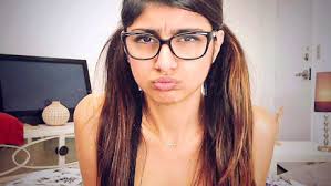 In one instagram post, mia khalifa posed in a mirror wearing a white dress. Mia Khalifa Shares Sizzling Photo As She Pines For Boyfriend Robert Sandberg