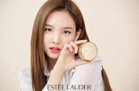 Twice Chosen To Be The Brand Ambassadors For Estee Lauder Koogle Tv Nayeon Estee Lauder Nayeon Twice