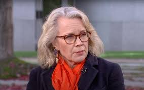 Laura Tingle's Instagram, Twitter & Facebook