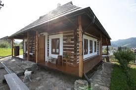 Rădăuți se află la distanța de 37 km de municipiul suceava, reședința de județ. Casa Dumitru Picture Of La Roata Gura Humorului Tripadvisor