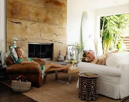 Carolyn Murphy S Venice Beach Home Love The Mix Of Leather And Slipcovered Furniture Apartment Decor Home Decor
