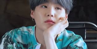 Produced by suga of btsmusic rights @ samsungconnect with bts: Bts Suga Wurde Fur Seinen Wehrdienst An Der Schulter Operiert Sudkoreas Turbulenter Lifestyle Kpop Mehr