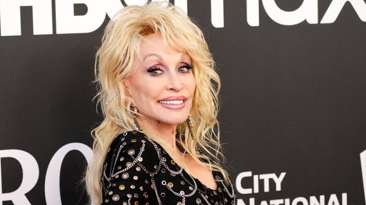 Details About Dolly Parton's Childhood Growing Up With 11 Siblings
