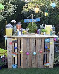 Creez Un Meilleur Sens De La Mode Avec Ces Grandes Propositions Garten Partydekorationen Tropische Party Party Garten