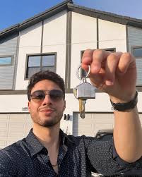 Keys to a new chapter! 🔑🏡 First investment property is officially secured  and beyond grateful for the journey that got me here. Happy to be unlocking  this new milestone and thankful to