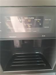 If you've just bought a samsung refrigerator and it's still in showroom mode, the interior lights and display panel will illuminate, but it won't run since the if you are encountering this issue, you need to reset the temperature on your samsung refrigerator. Solved Samsung Rs22dcms Has A Dash Blinking On The Freeze Fixya