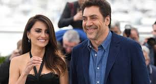 'i cannot wait to see the chanel cruise 2021/22 show !!tune in on may 4th at 6pm paris time to watch the film of the show live on. Hollywood Stars Fly Into Algarve Penelope Cruz And Javier Bardem Celebrate 10 Year Wedding Anniversary Portugal Resident