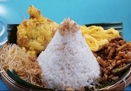 Cara memasak kerak telor, yaitu dengan dipanaskan di atas nasi ulam merupakan makanan khas betawi yang juga mendapat pengaruh dari budaya kuliner cina. Ini Dia 5 Resep Nasi Uduk Khas Betawi Yang Enak Dan Gurih