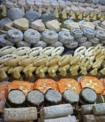En france, la fabrication de fromage se faisait surtout dans les fruitières fromagères (une meule de 1000 l où les paysans mettaient leur lait en commun les fromages sont les produits laitiers les plus prisés par les français. 31 General Ideas Food Hall Deli Cafe Les Halles
