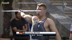 Torstaina mies ehti kuitenkin yllättää nuoret keihäslupaukset. Johannes Vetter Javelin Throw Montage Youtube
