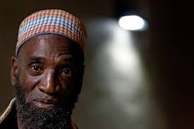 Ramadan transforms North Oakland street at night