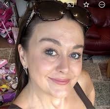 My Rhode rock hasn't layer for about a week and she's moulting and now she  doesn't look great and I'm not sure if she's egg bound her backend look odd  and tail