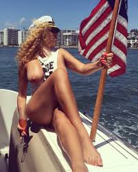 Gros seins de Nikara Ruby en film X amateur révélée