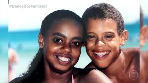 Dancinha dos famosos (conhecida como dança das crianças entre 2007 e 2009) é um quadro no formato talent show do programa domingão do faustão semelhante ao dança dos famosos só que com atores mirins da televisão. Dandara Mariana Se Emociona Com Declaracao Do Pai Na Final Do Danca Dos Famosos 2019 Gshow