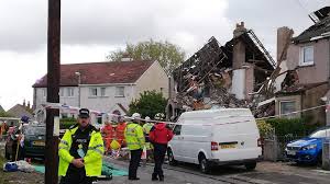 Lancashire police said they had been called at 2.40am to the scene of the explosion after reports a number of houses on mallowdale avenue had collapsed. Rifbv8bho Qpvm