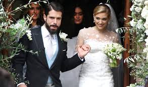 Βαρδινογιάννη επέλεξε μια δημιουργία υψηλής ραπτικής της διεθνώς καταξιωμένης ελληνίδας fashion designer σίλιας κριθαριώτη. Apekthsan Diseggono Bardhs Kai Marianna Bardinogiannh Aixmi Gr Eidhseis Apo Thn Ellada Kai Olo Ton Kosmo Ektakth Epikairothta