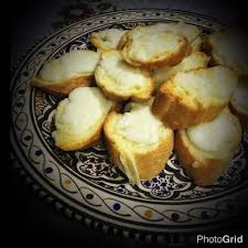 خبز الثوم مع الجبن بالصور من Gagafalory Recipe Food Diy Food Breakfast