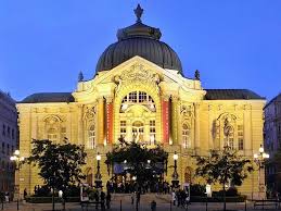 Liza minnelli, fritz wepper, joel grey and others. Vigszinhaz Budapest Latnivalo