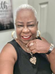 Good morning fabulous friends Life is short, time is isfast, no replay, no  rewind. So enjoy every moment as it comes. Happy Saturday Emyden'sCreat  cations imikimi.om