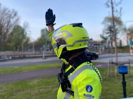 Ja, werken voor politie antwerpen is anders. Pbs Twimg Com Media E3mm7kuxiainoex Jpg