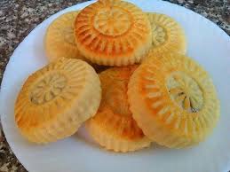 طريقة عمل المعمول بالطحين اجمل ضيافه تقدم في العيد Lebanese Desserts Food Middle Eastern Desserts